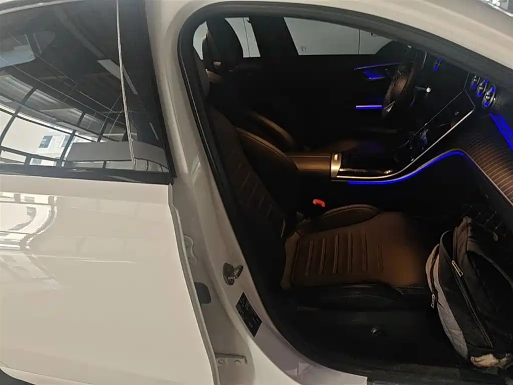 Mercedes-Benz C-Class 2023 — фото 25
