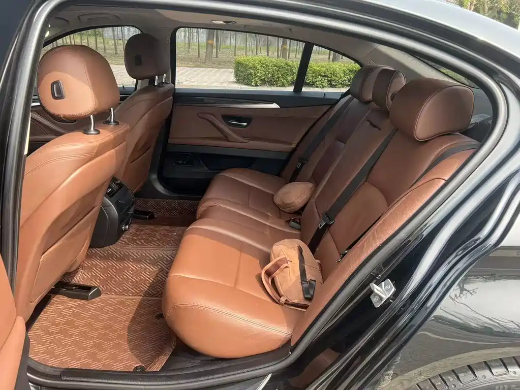 BMW 5 Series 2015 — фото 9