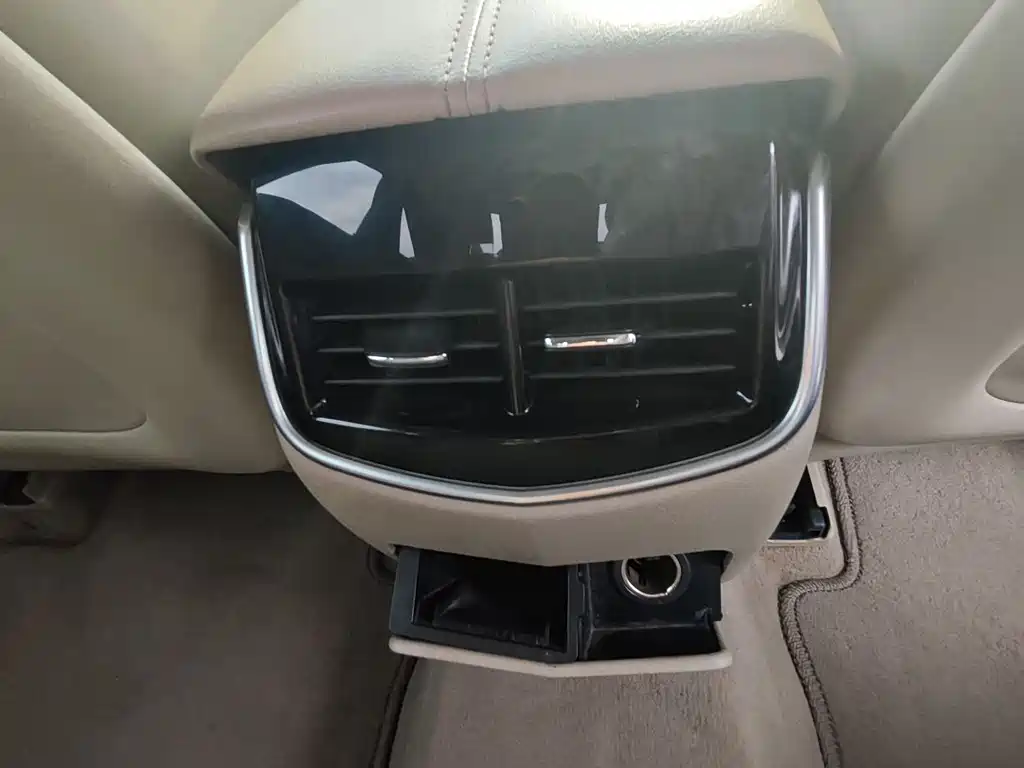 Cadillac XTS 2015 — фото 16
