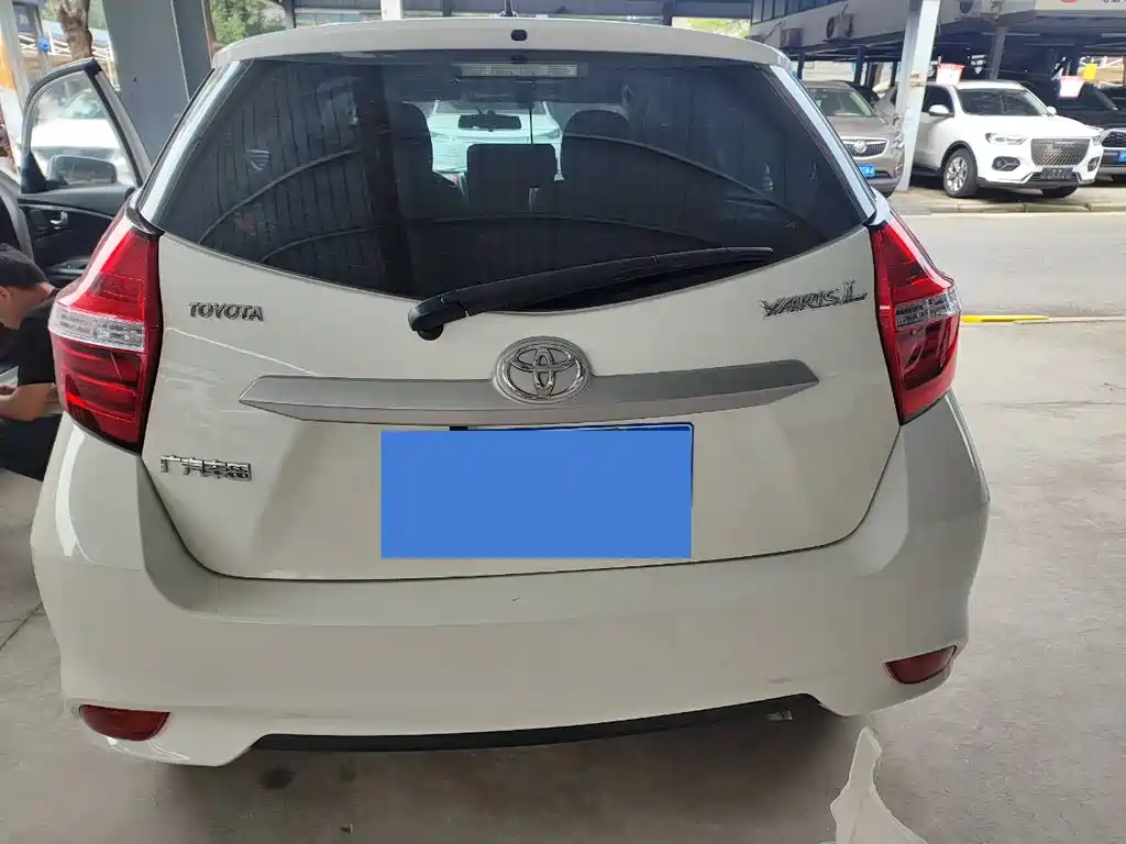 Toyota Yaris L 2019 — фото 14
