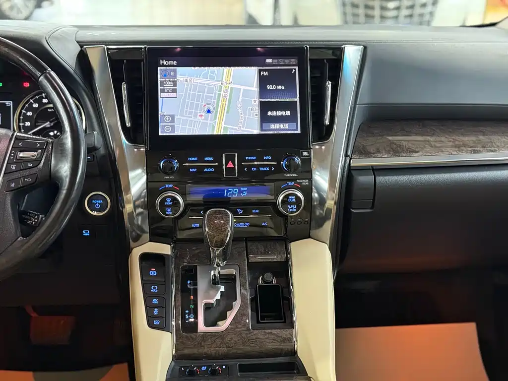 Toyota Vellfire 2021 — фото 15
