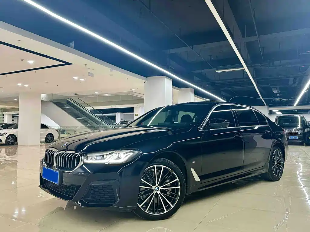 BMW 5 Series 2022 — фото 1