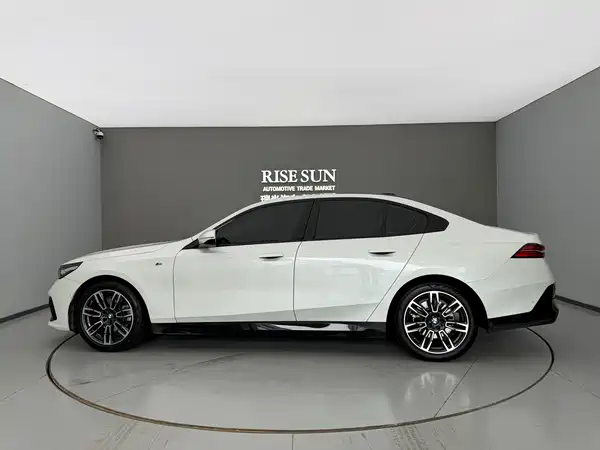 BMW 5 Series 2024
