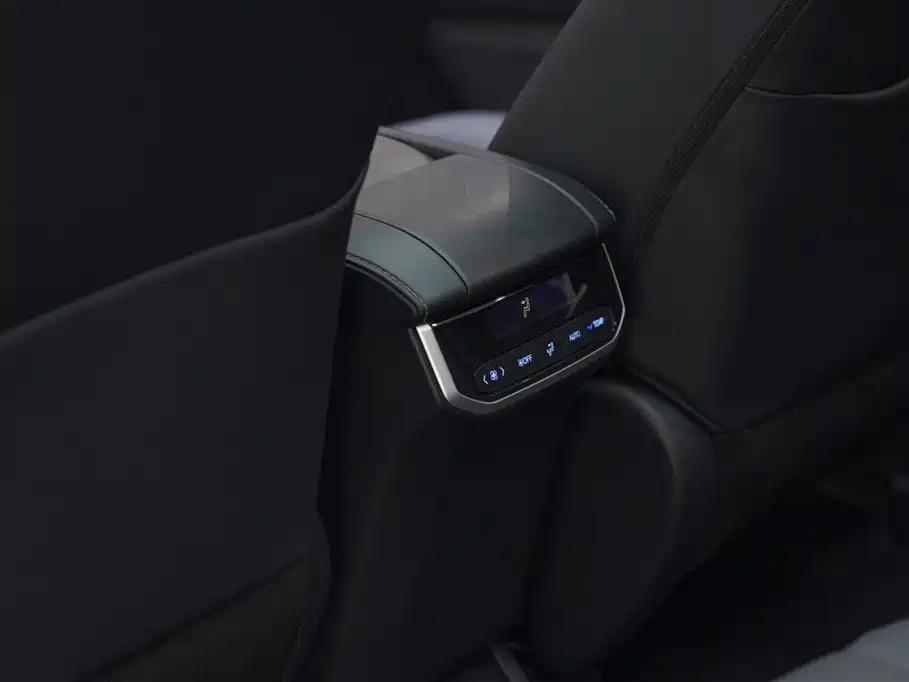Toyota Crown Kluger 2023 — фото 19