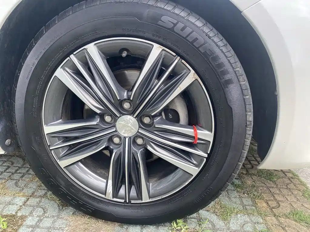 Peugeot 308 2018 — фото 16