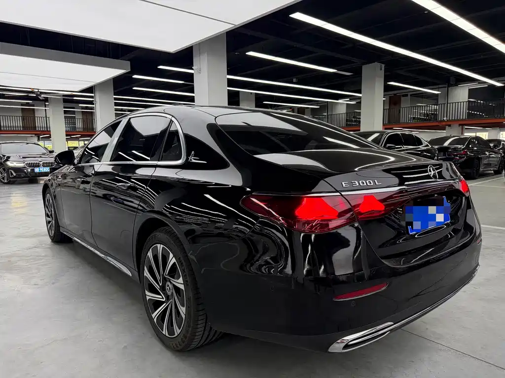 Mercedes-Benz E-Class 2025 — фото 15