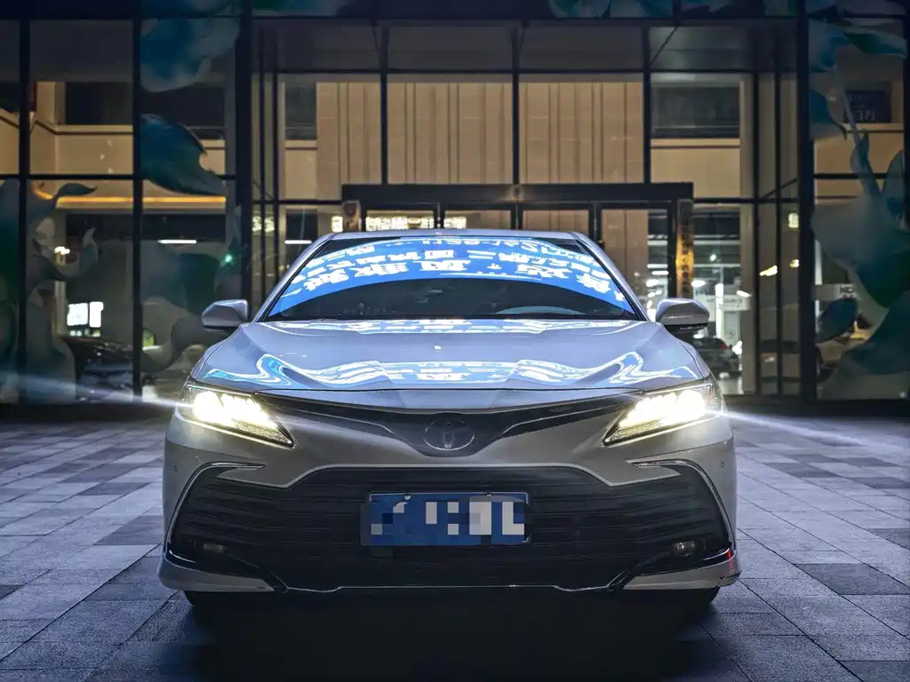 Toyota Camry 2024 — фото 2