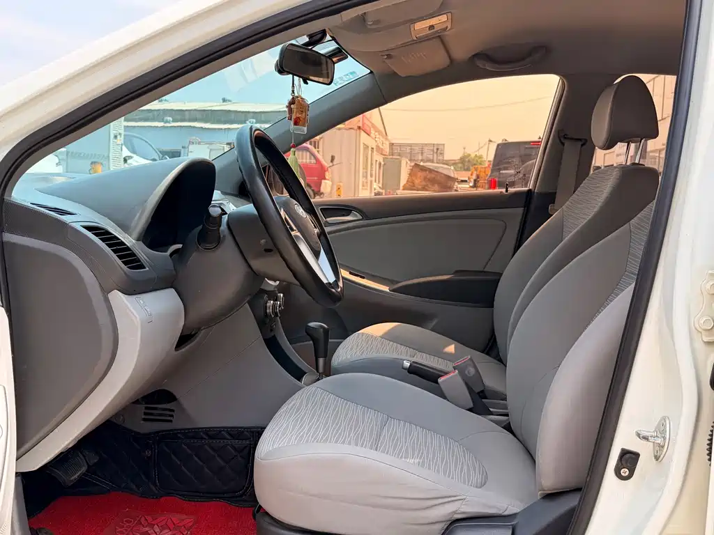 Hyundai Verna 2016 — фото 12