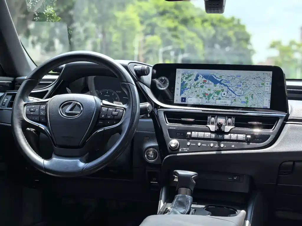 Lexus ES 2023 — фото 10