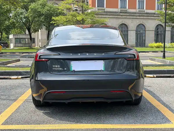Tesla Model 3 2024