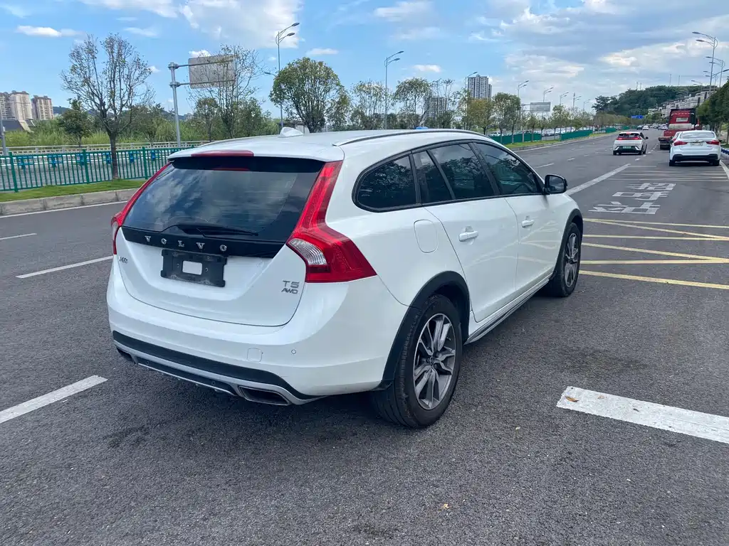 Volvo V60 2017 — фото 9