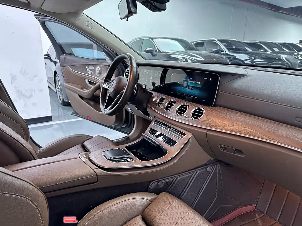 Mercedes-Benz E-Class 2023 — фото 17