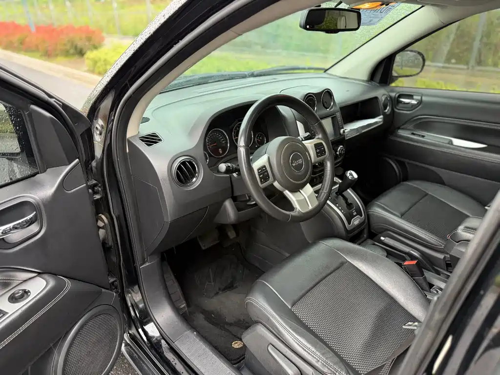 Jeep Compass 2015 — фото 4