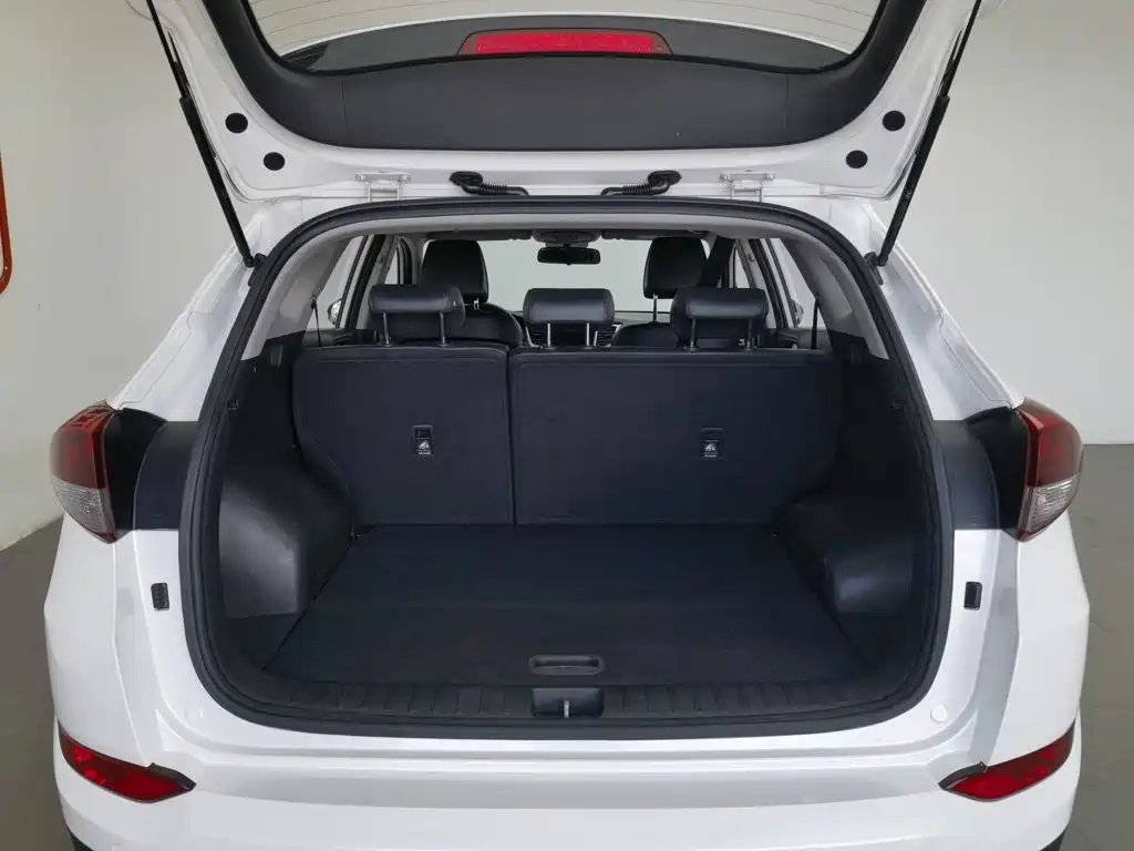 Hyundai Tucson 2017 — фото 16
