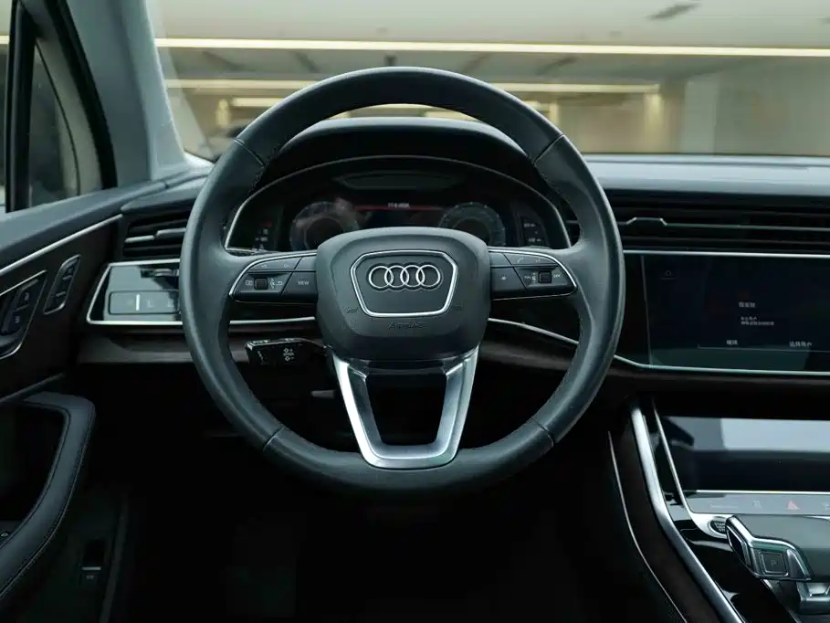 Audi Q7 2023 — фото 18