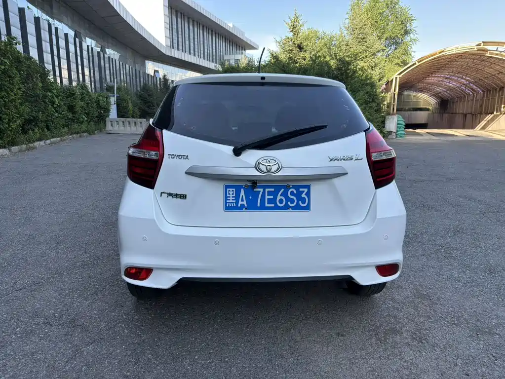 Toyota Yaris L 2023 — фото 20