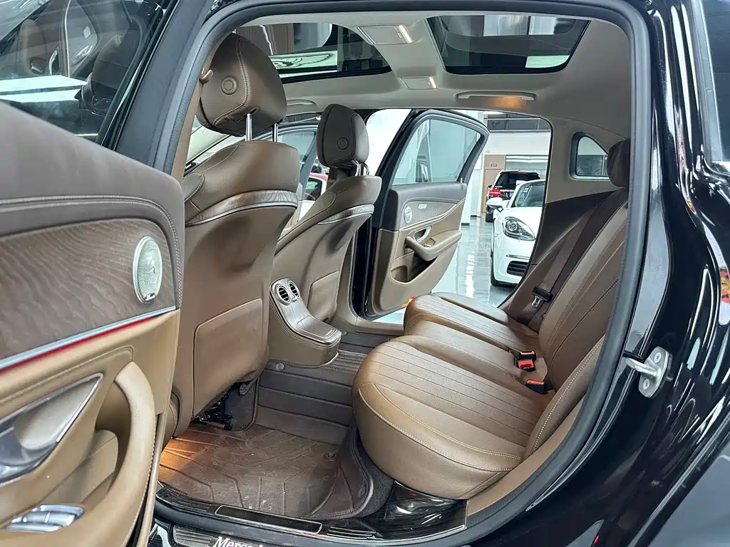 Mercedes-Benz E-Class 2023 — фото 11