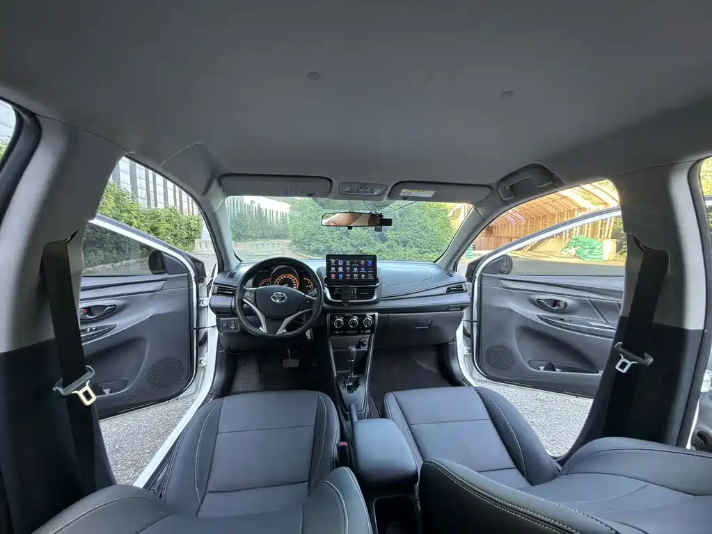 Toyota Yaris L 2023 — фото 15