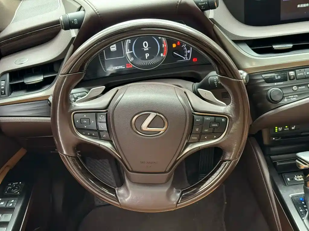 Lexus ES 2019 — фото 4