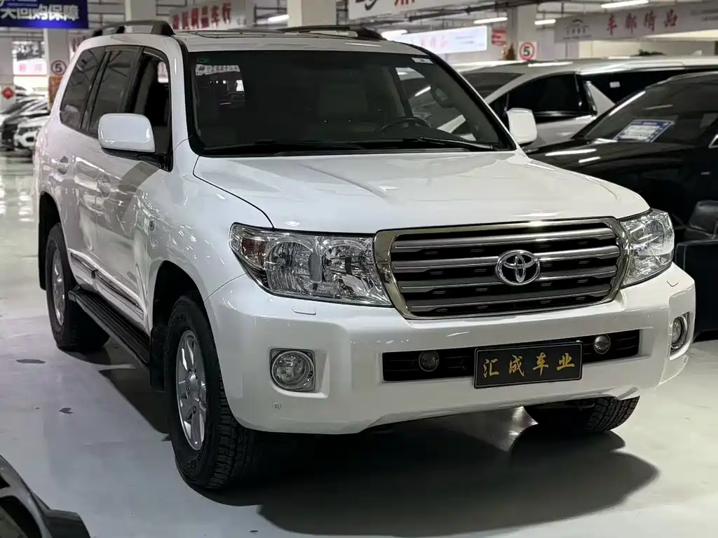 Toyota Land Cruiser 2011 — фото 3