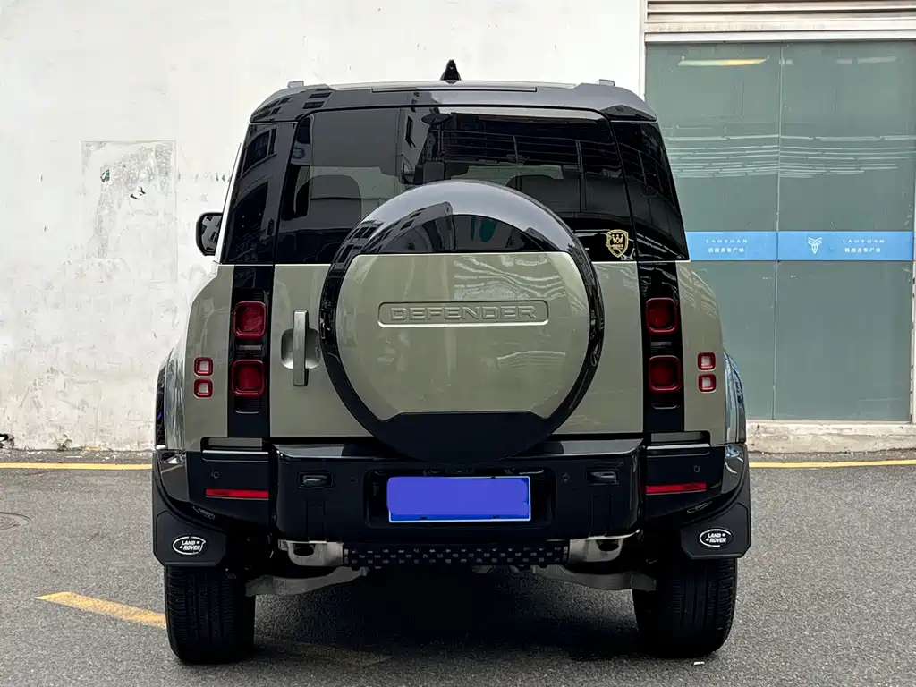 Land Rover Defender 2025 — фото 17