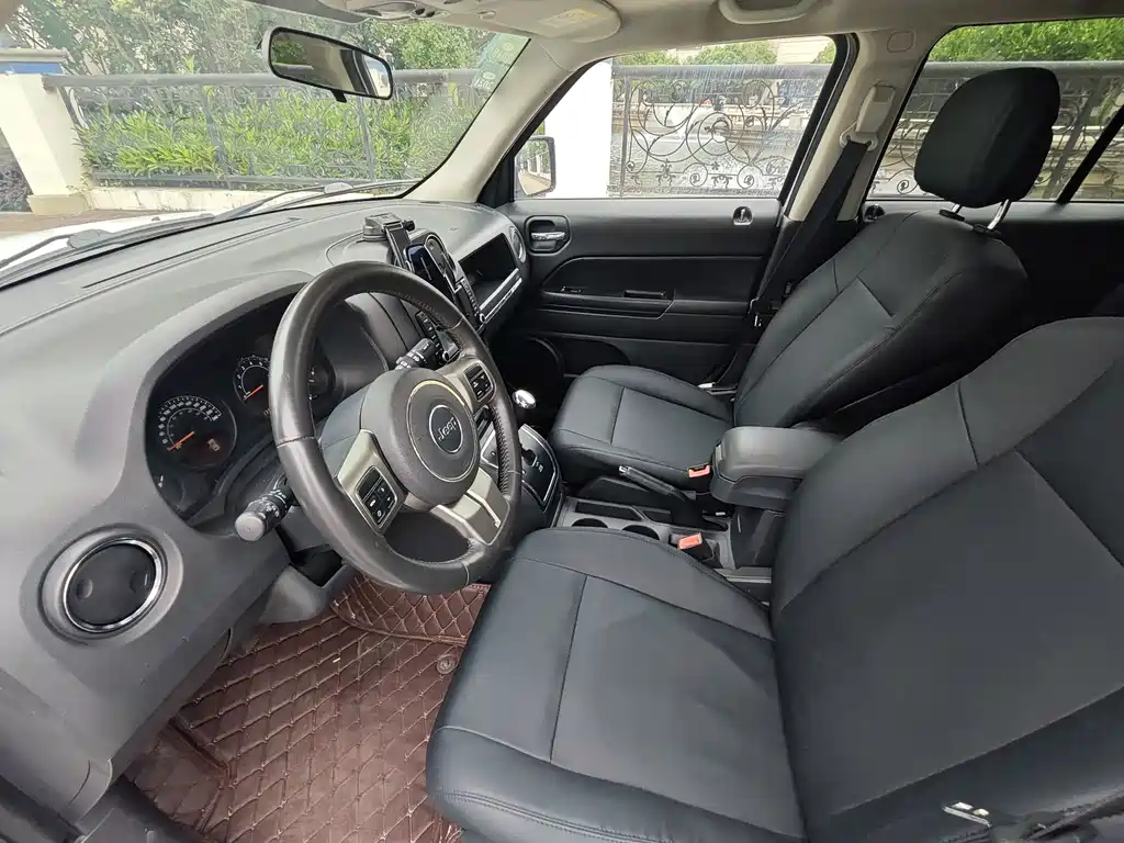 Jeep Patriot 2015 — фото 9