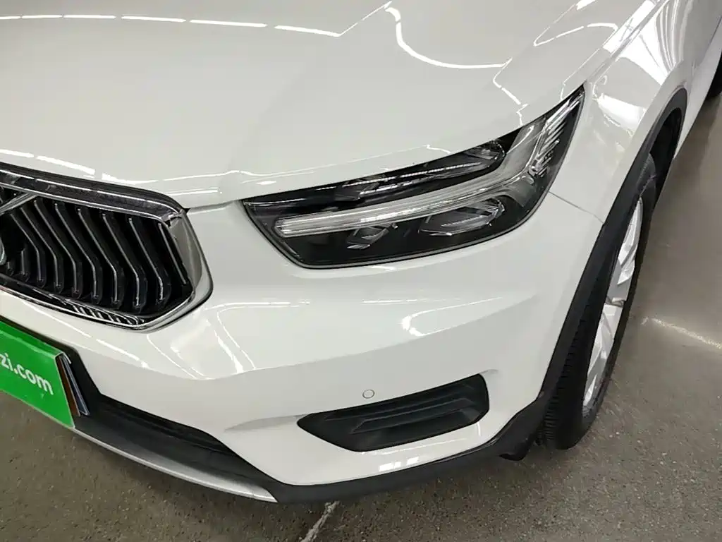 Volvo XC40 2020 — фото 24