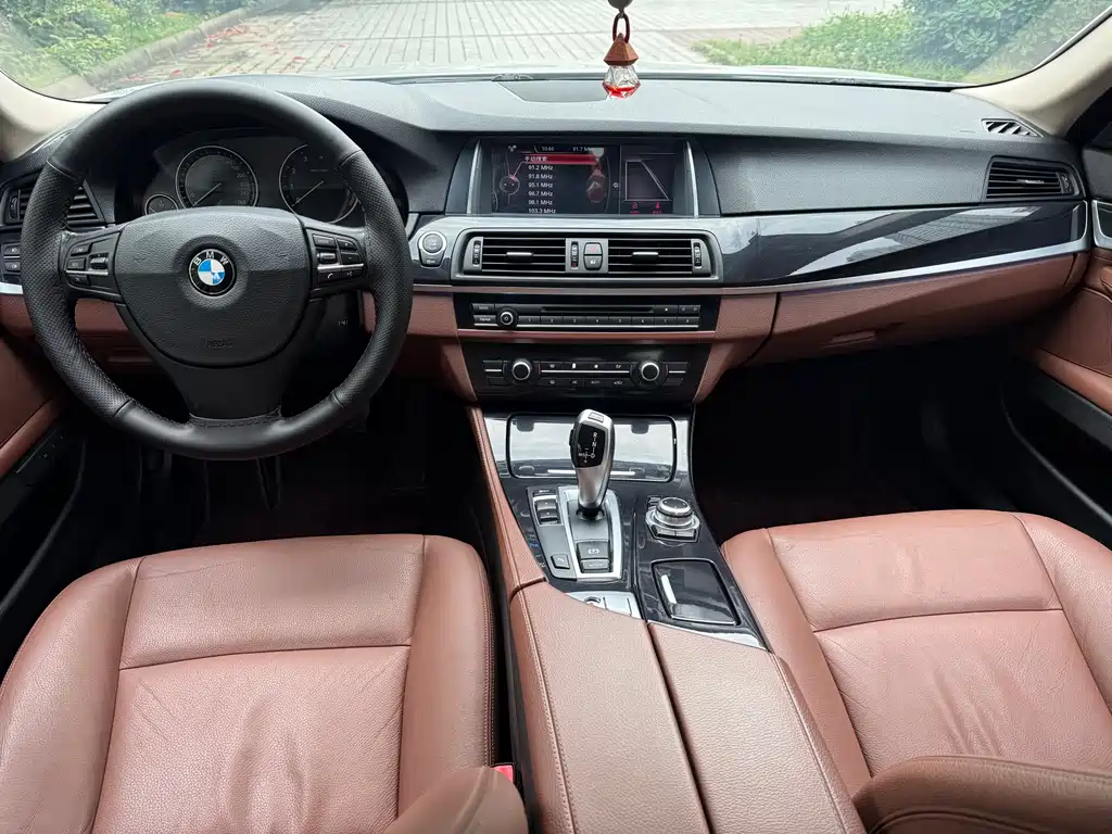 BMW 5 Series 2015 — фото 8