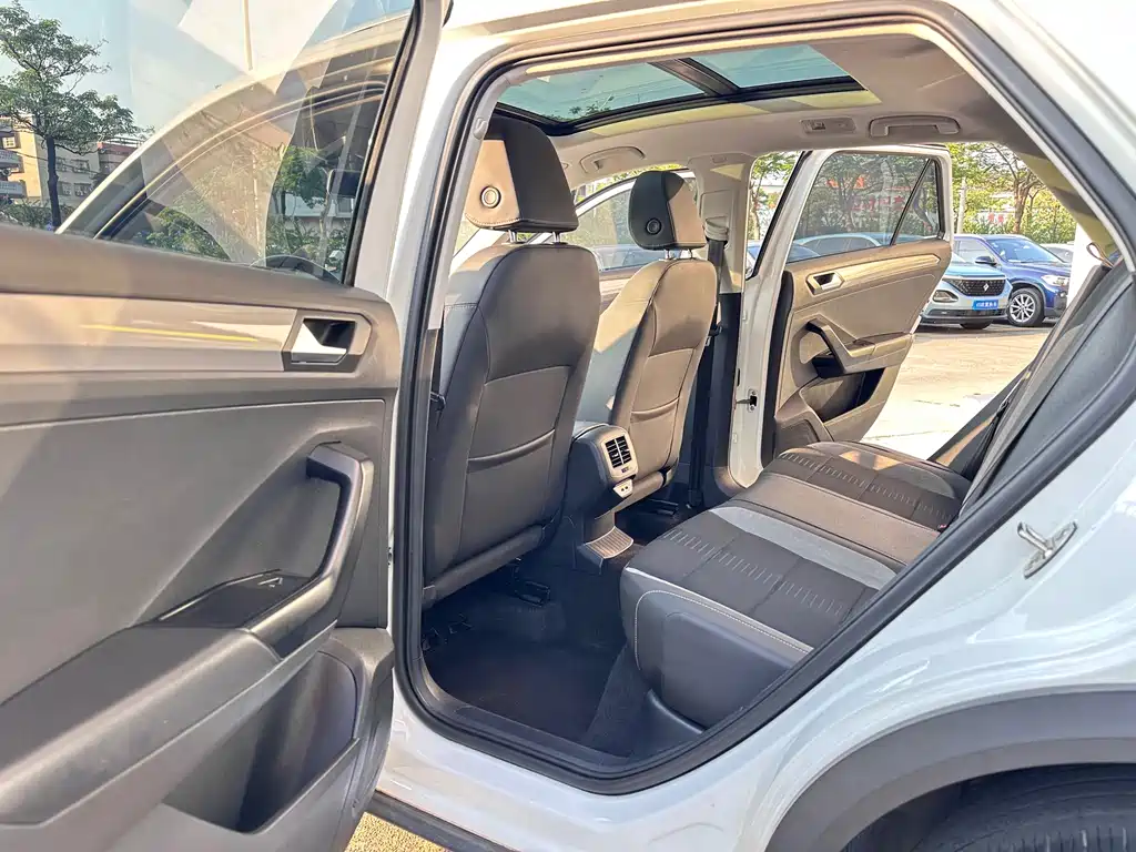 Volkswagen T-Roc 2022 — фото 10