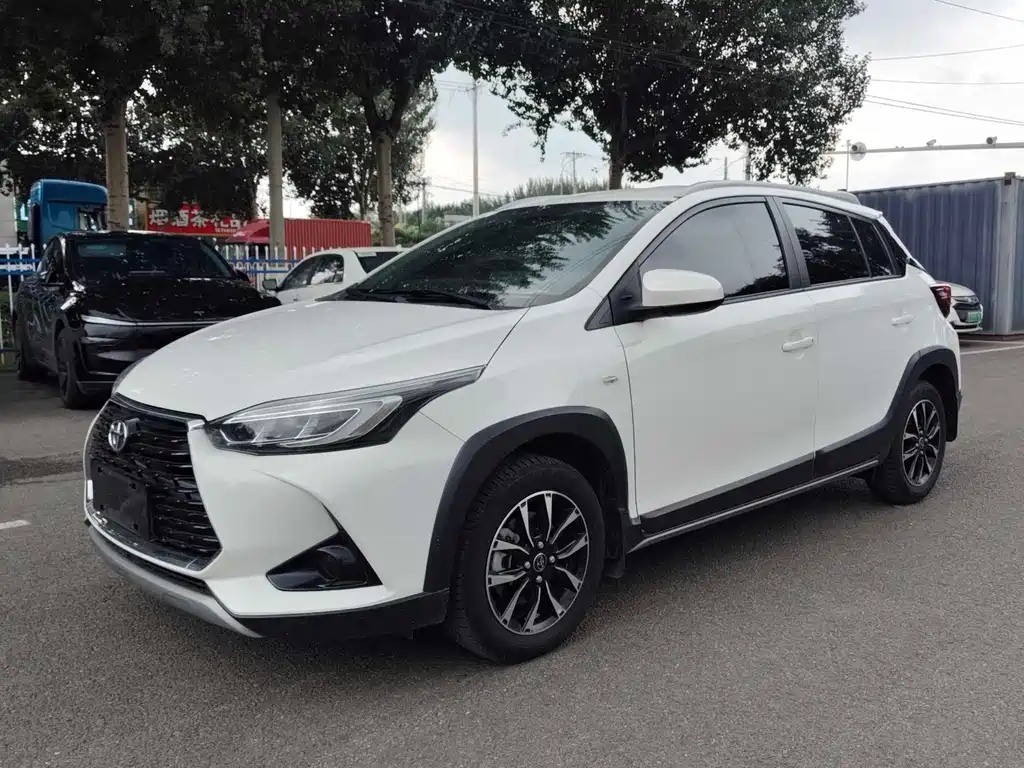 Toyota Yaris L 2022 — фото 2