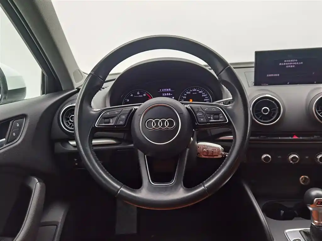 Audi A3 2018 — фото 11