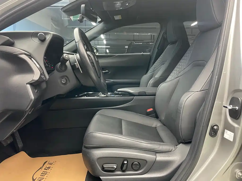 Lexus UX New Energy 2022 — фото 11