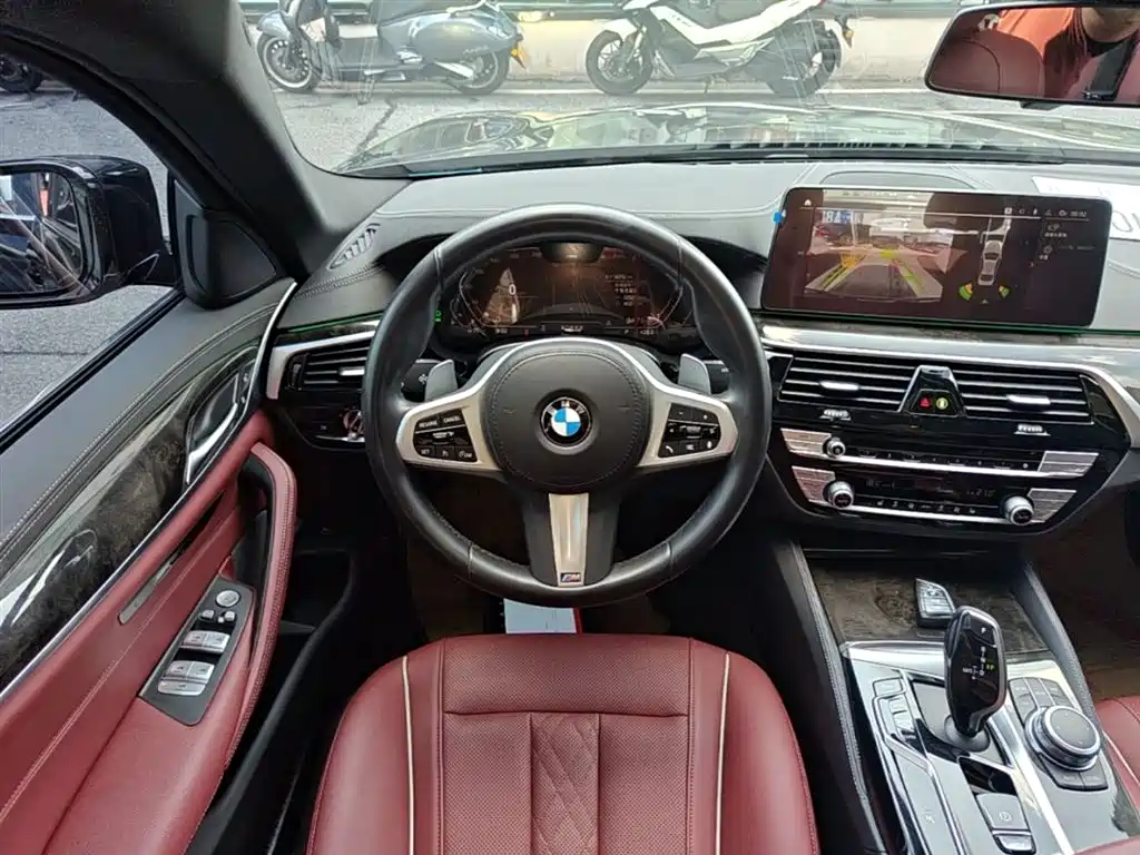 BMW 5 Series 2022 — фото 11