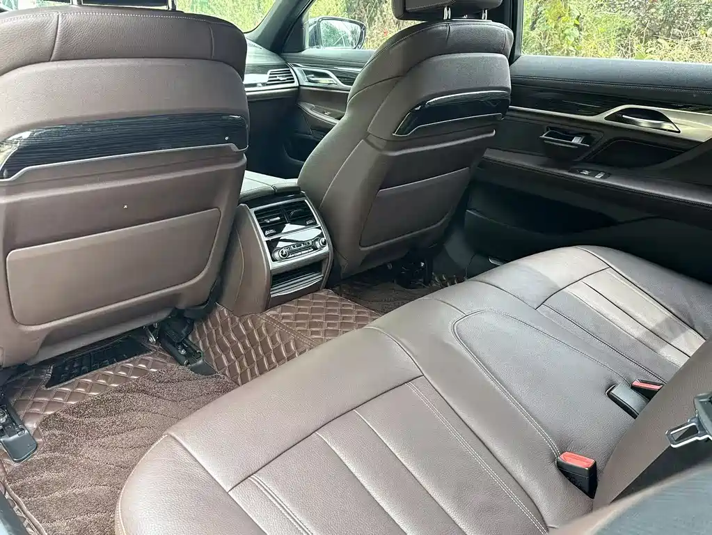 BMW 7 Series 2019 — фото 10