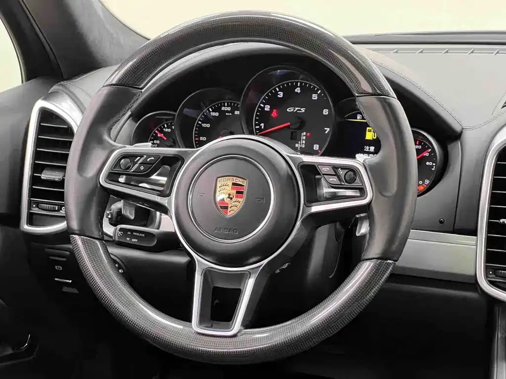 Porsche Cayenne 2017 — фото 19