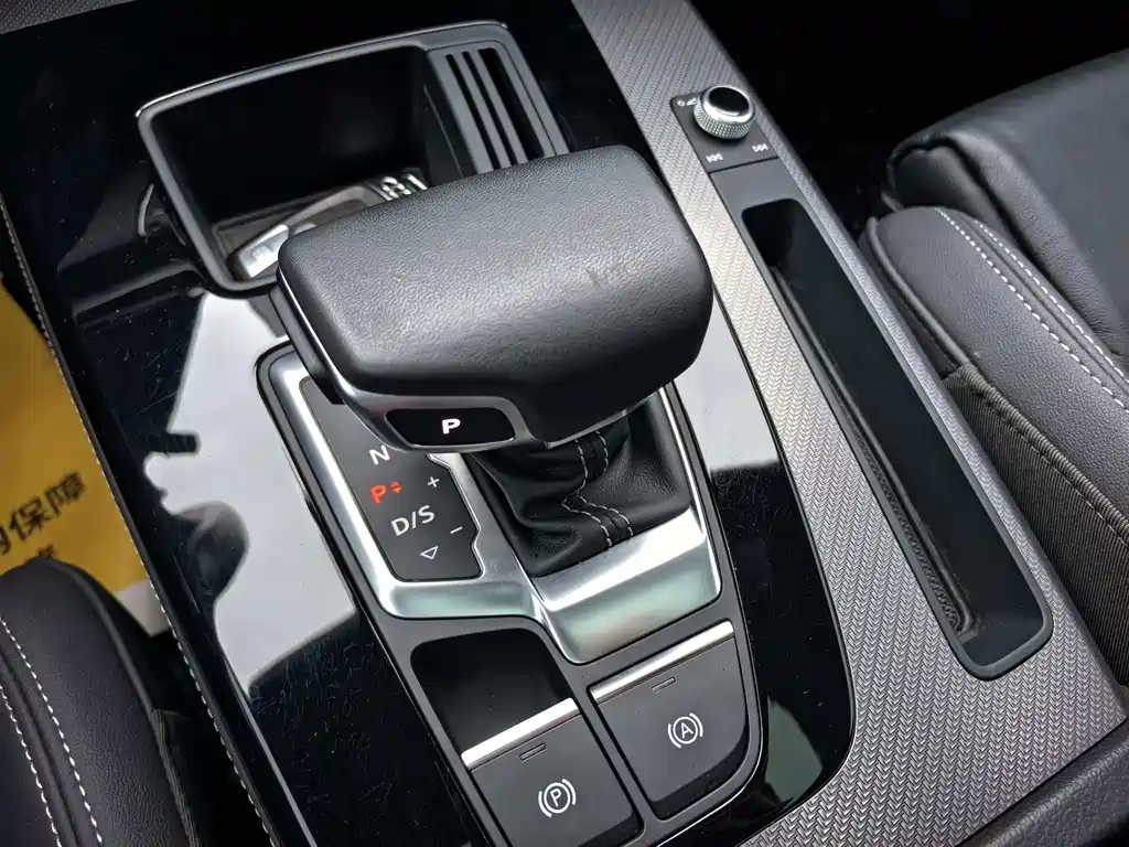 Audi Q5L 2023 — фото 15