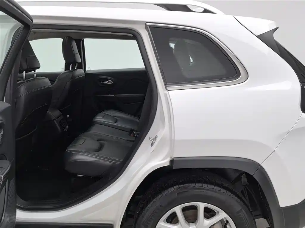 Jeep Cherokee 2016 — фото 15
