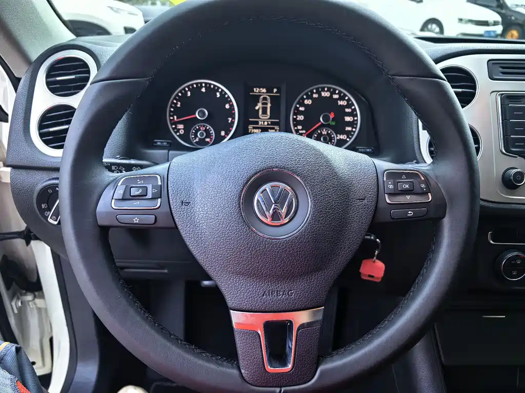 Volkswagen Tiguan 2015 — фото 22