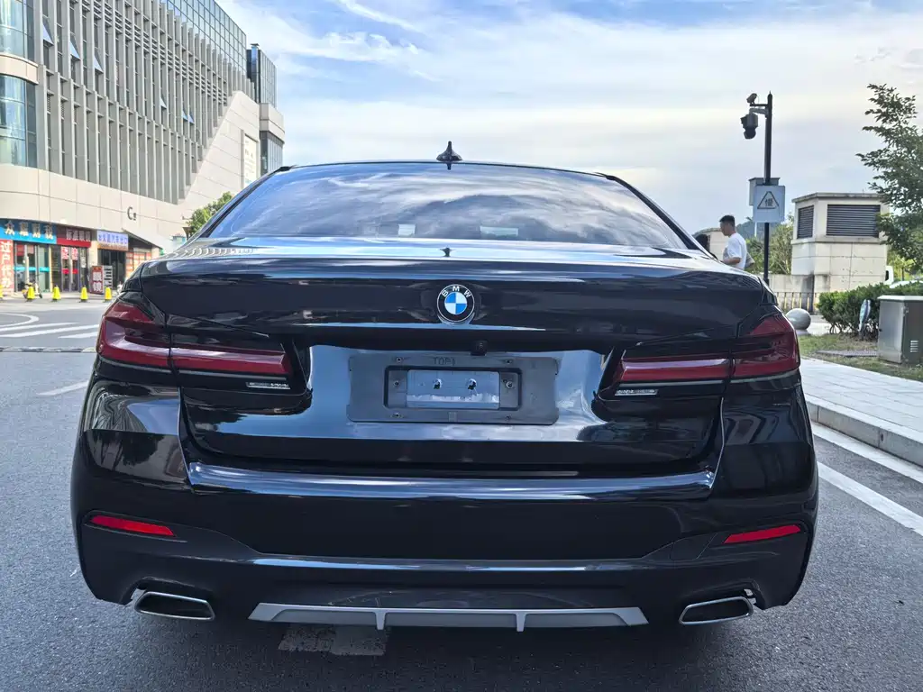 BMW 5 Series 2020 — фото 16