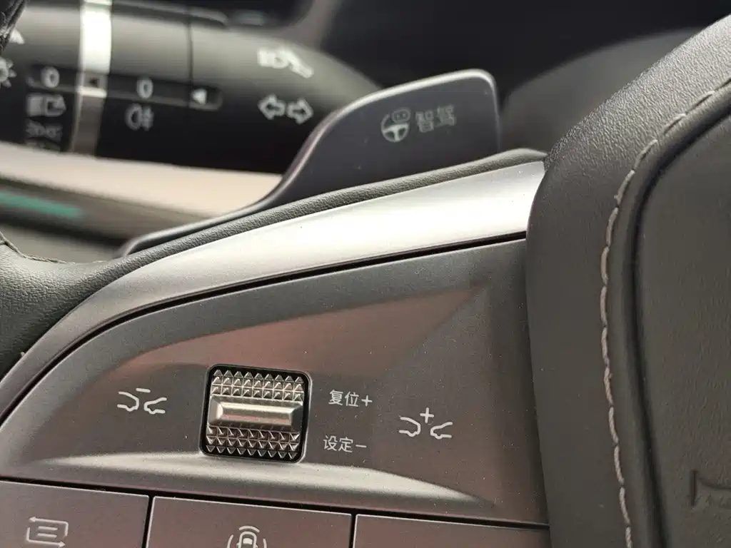 BYD Seal 07 DM-i 2025 — фото 10