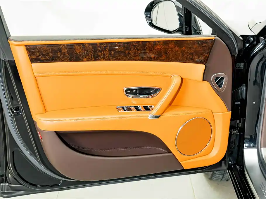 Bentley Flying Spur 2016 — фото 16