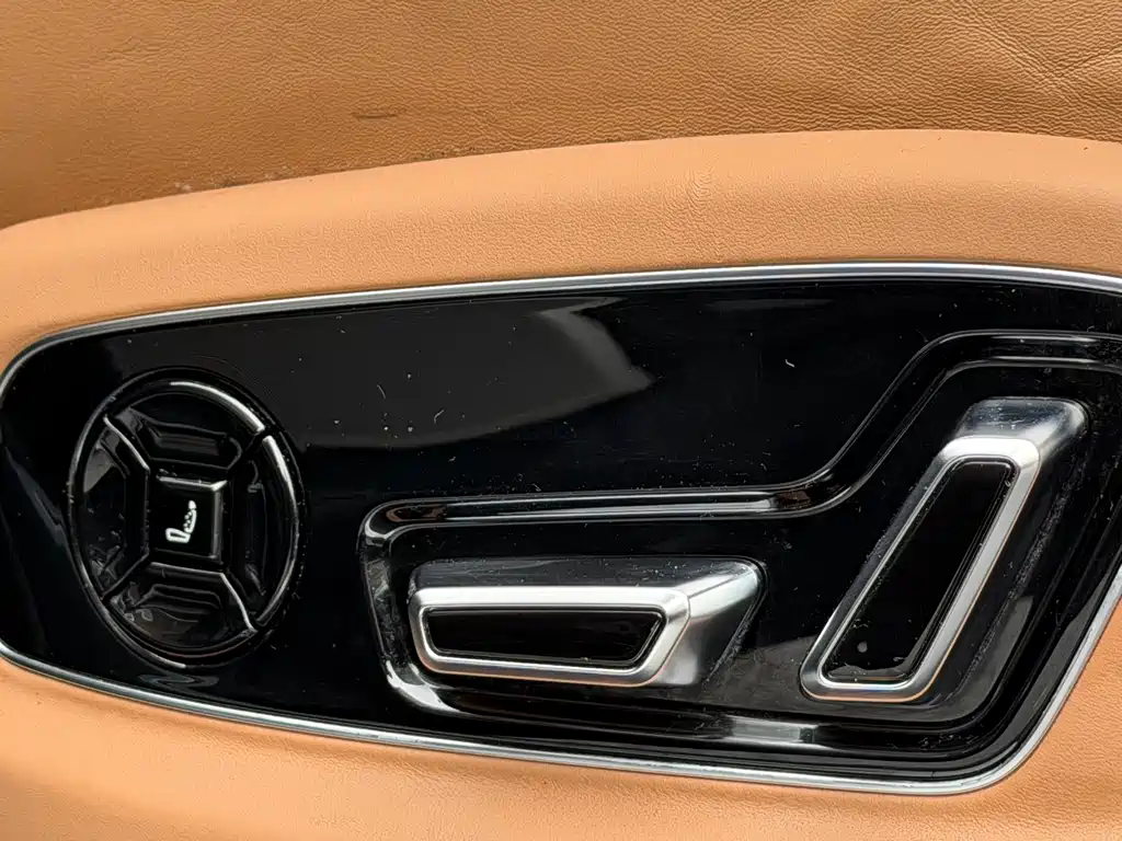 Audi A8 2021 — фото 24