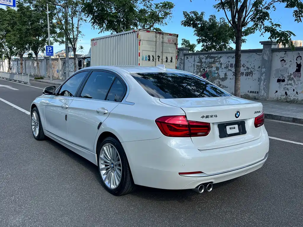 BMW 3 Series 2018 — фото 13