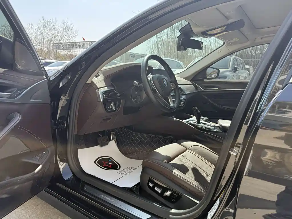BMW 5 Series New Energy 2020 — фото 10