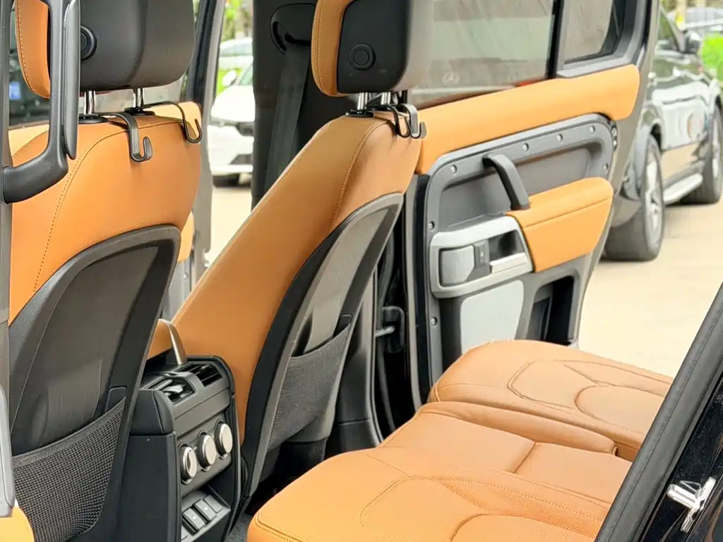Land Rover Defender 2024 — фото 10