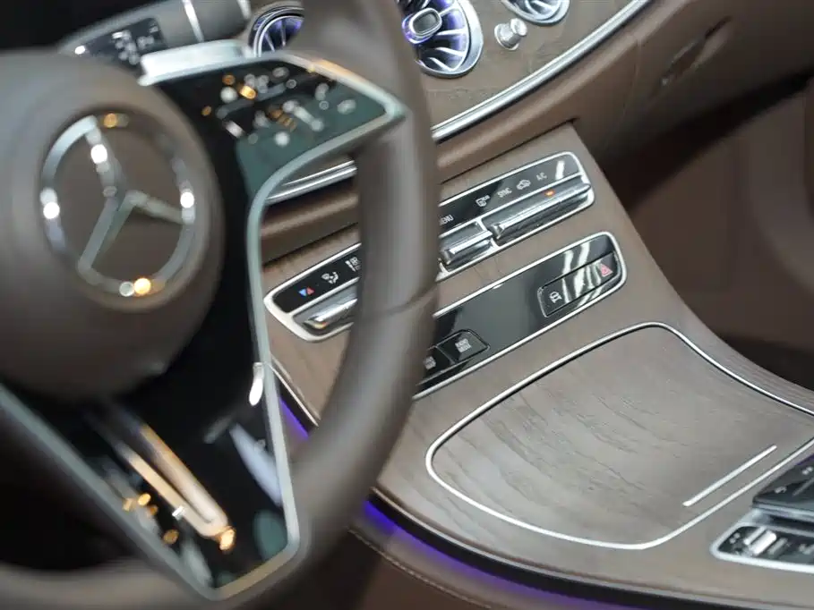 Mercedes-Benz E-Class 2021 — фото 15