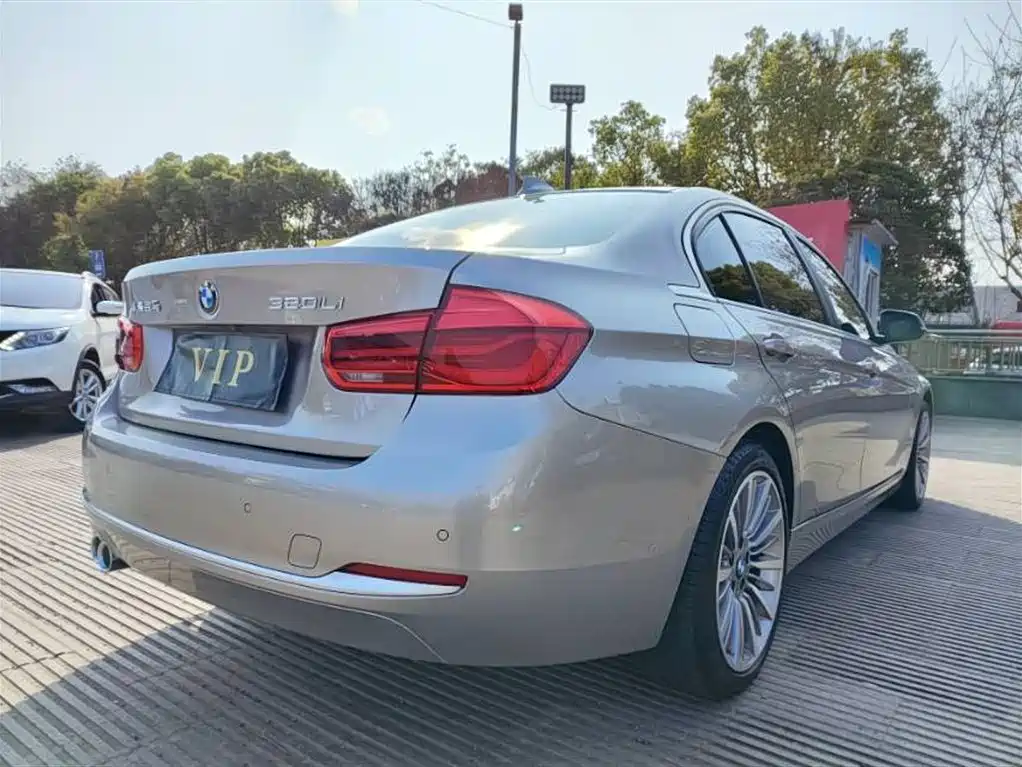 BMW 3 Series 2019 — фото 9