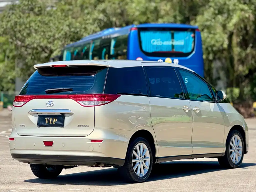Toyota Previa 2014 — фото 22