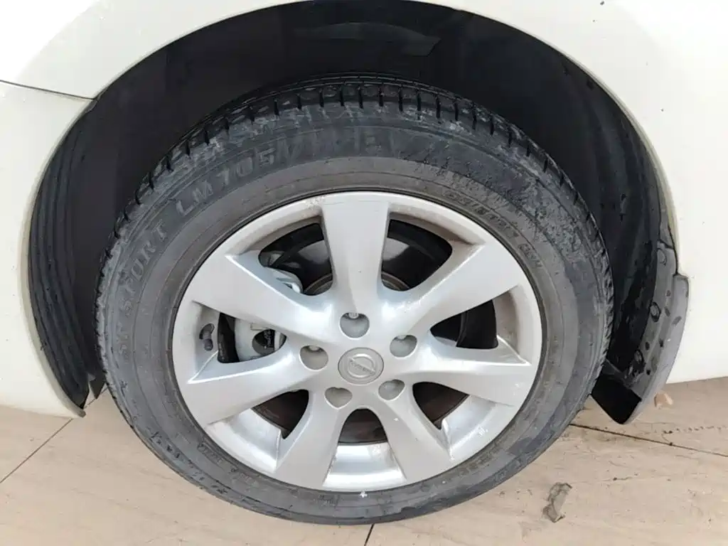 Nissan Tiida 2015 — фото 23