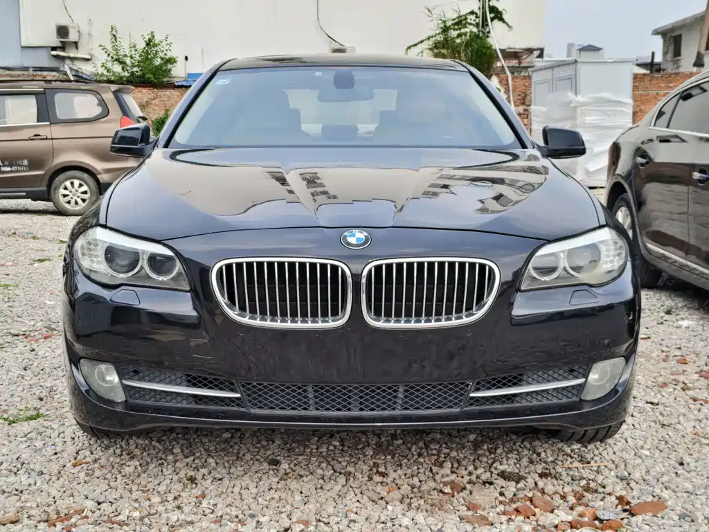 BMW 5 Series 2011 — фото 2